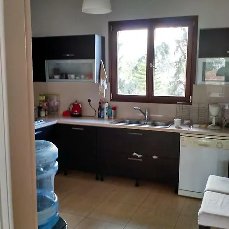 Timeless Luxury 3 Bedroom In Central Apartment